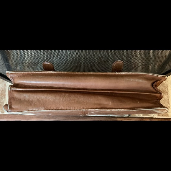 Volare Tan Leather Unisex Messenger Bag - Picture 4 of 15